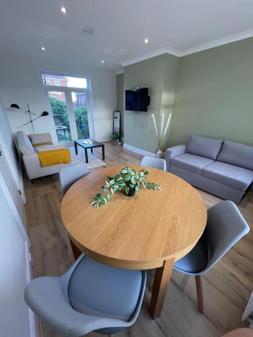 Whole House Modern Two Bedroom In Newcastle - Free Parking Luaran gambar